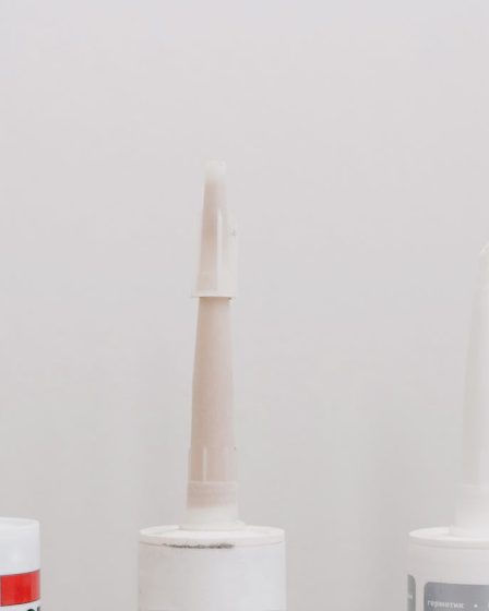 Tegellijm verwijderen