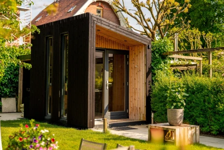 Praktisch bouwen en gebruiken van een tuinkantoor in de tuin